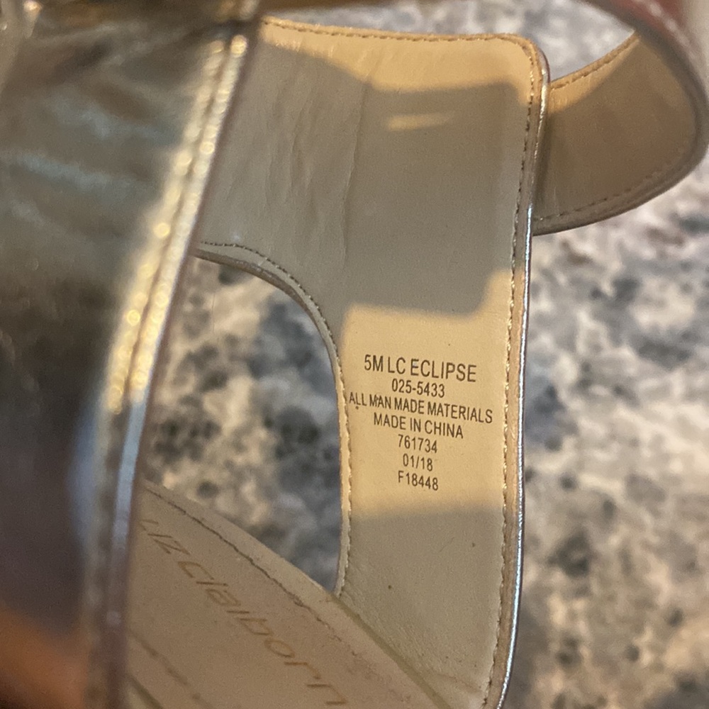 Liz Claiborne Gold Metallic heeled sandal, Size 5 - Women’s - Picture 3 of 13